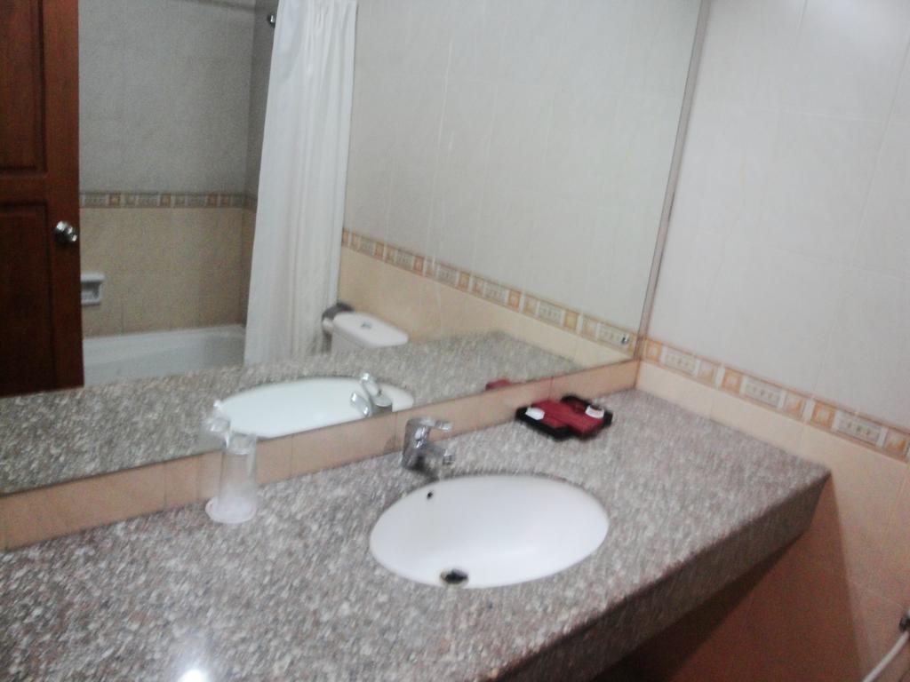 Imperial Hotel Kendari Rum bild