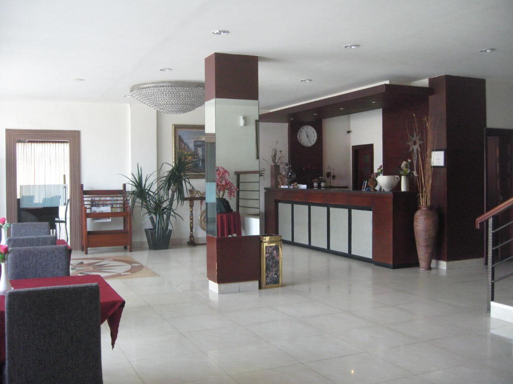 Imperial Hotel Kendari Exteriör bild