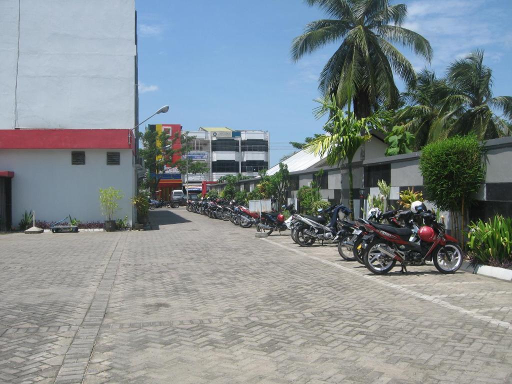 Imperial Hotel Kendari Exteriör bild